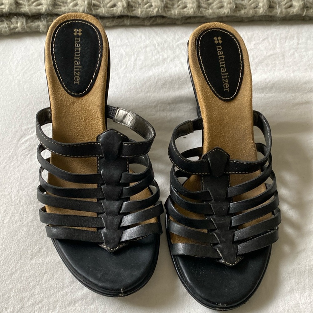 Naturalizer size 5 Black cute sandals in very good condition